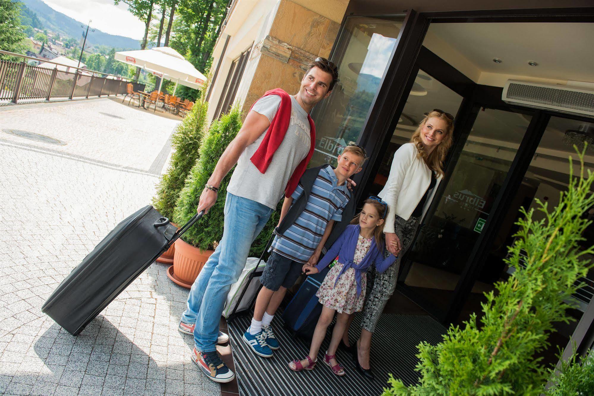 Hotel Elbrus Spa & Wellness 슈차이르크 외부 사진
